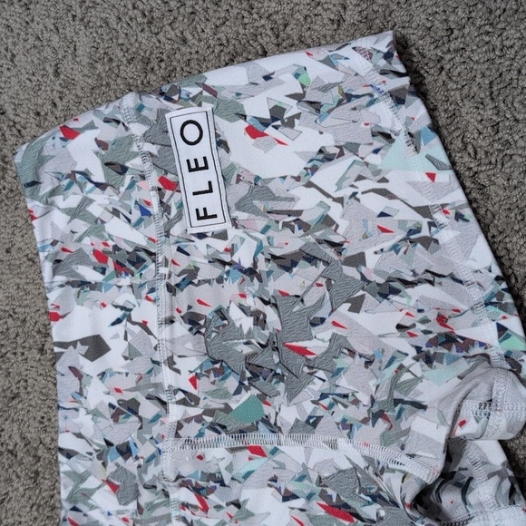 FLEO CrossFit Spandex Workout Shorts 2.5" Midrise Gray Abstract Print Small - Picture 9 of 10